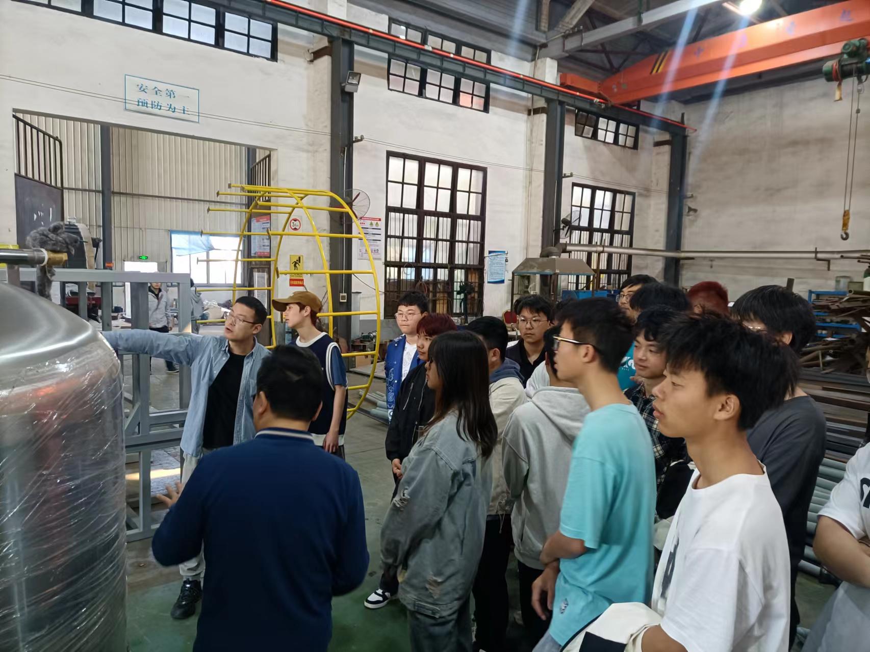 湖南工程学院近200名学生来星空网页版·官方站-星空（中国）
认知实习