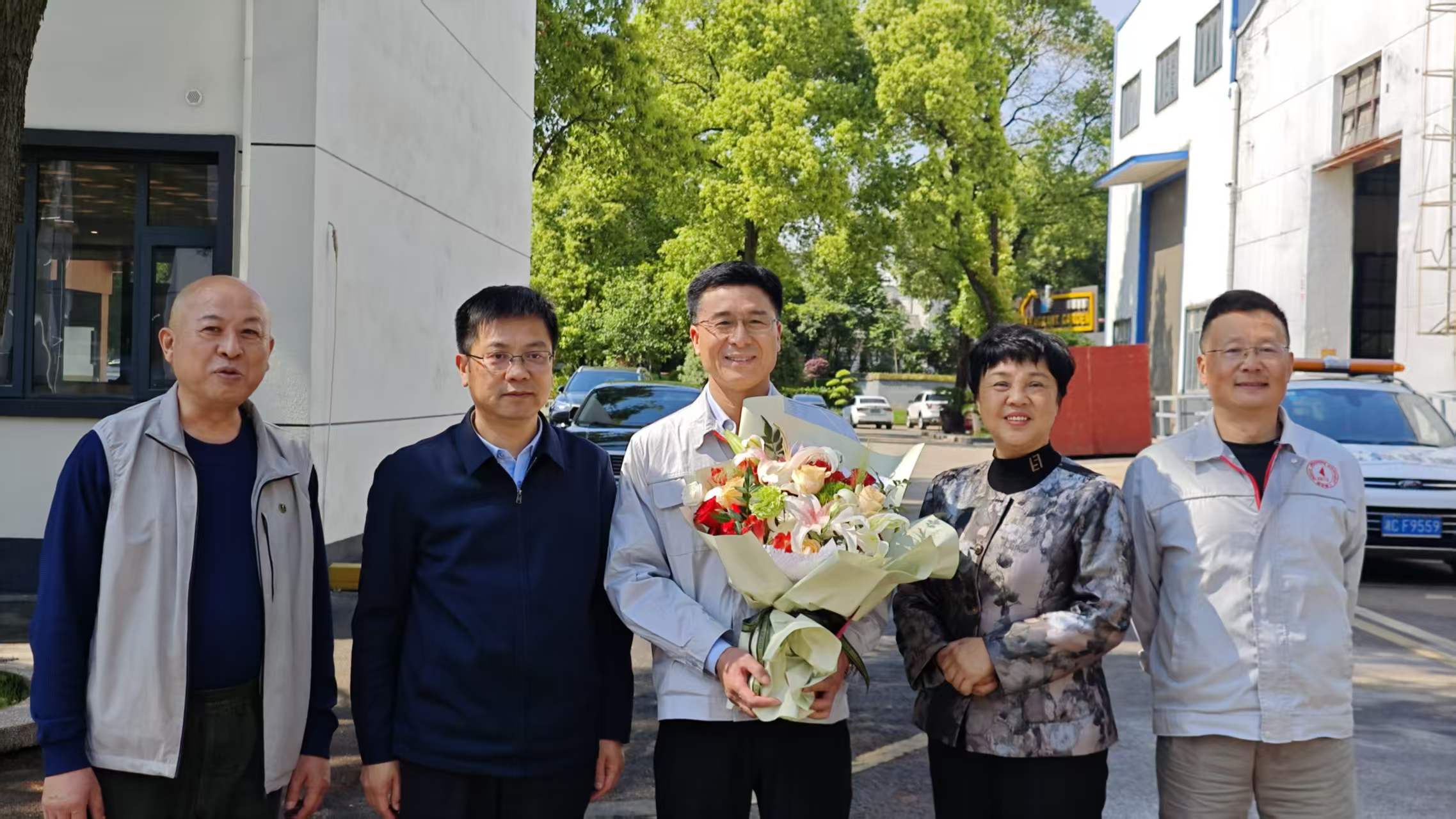 雨湖区区委书记陈小平一行走访星空网页版·官方站-星空（中国）
公司
